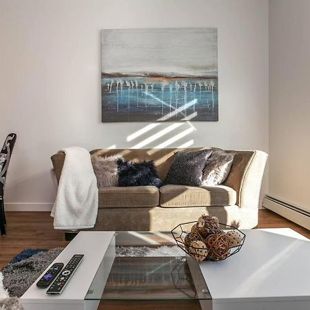 Stylish Close To D/T Free Parking King Bed 2Bed Эдмонтон Экстерьер фото