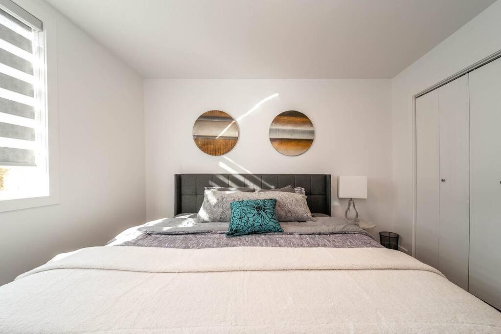 Stylish Close To D/T Free Parking King Bed 2Bed Эдмонтон Экстерьер фото