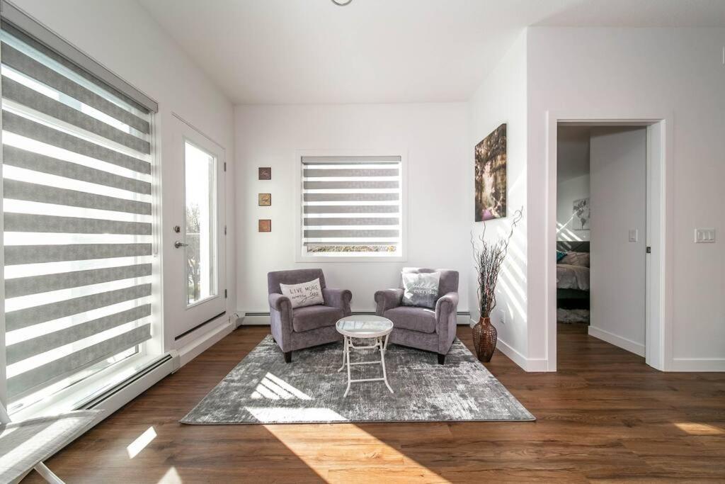 Stylish Close To D/T Free Parking King Bed 2Bed Эдмонтон Экстерьер фото