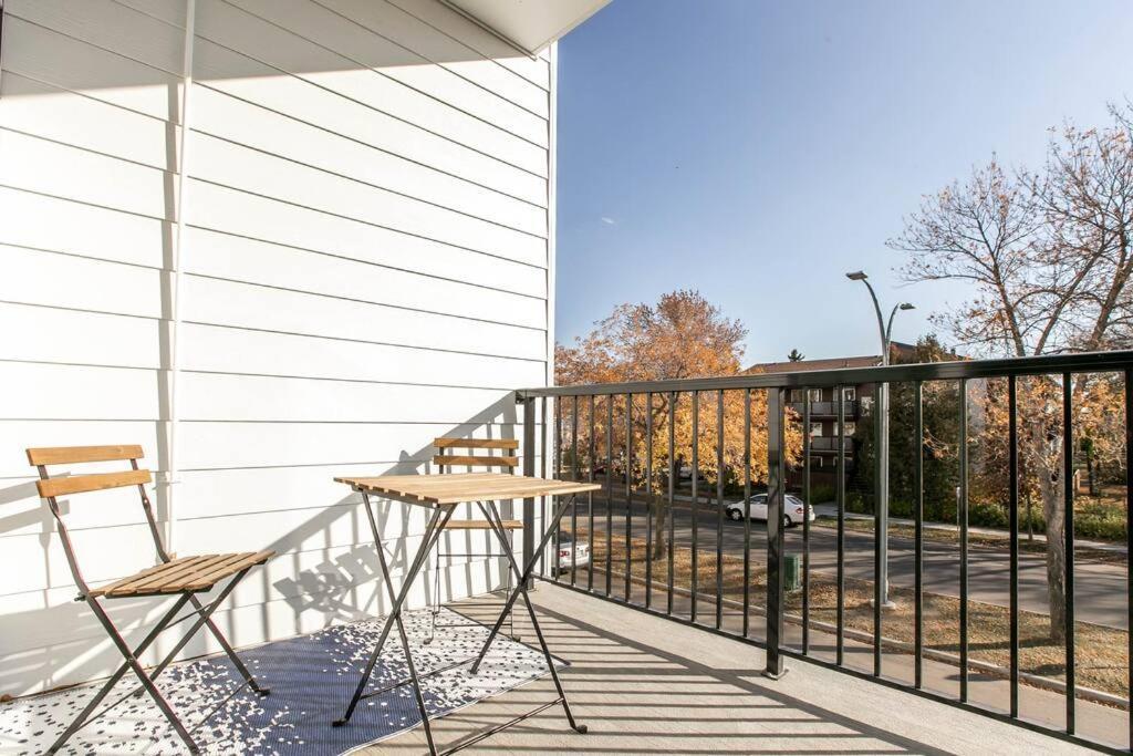 Stylish Close To D/T Free Parking King Bed 2Bed Эдмонтон Экстерьер фото