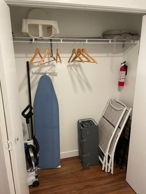 Stylish Close To D/T Free Parking King Bed 2Bed Эдмонтон Экстерьер фото